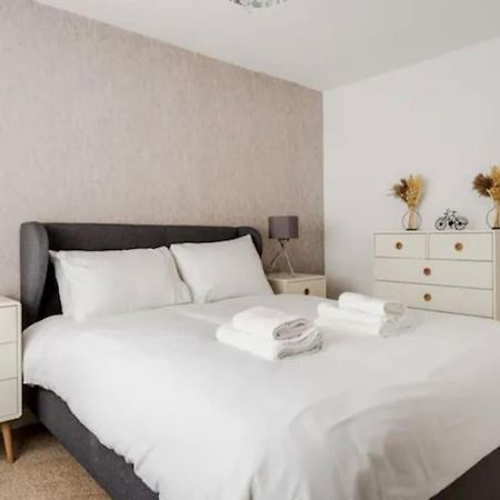 Newly Renovated House Near Trafford Centre Villa Манчестър Екстериор снимка