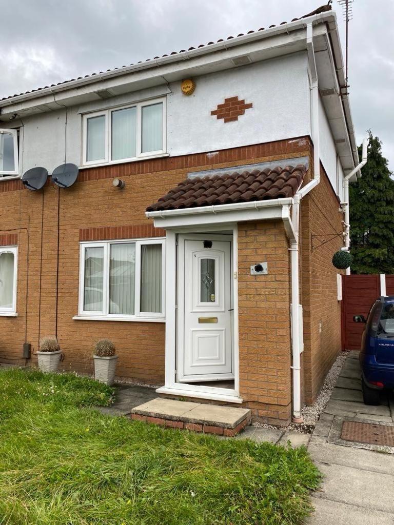 Newly Renovated House Near Trafford Centre Villa Манчестър Екстериор снимка