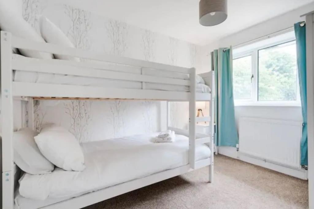 Newly Renovated House Near Trafford Centre Villa Манчестър Екстериор снимка