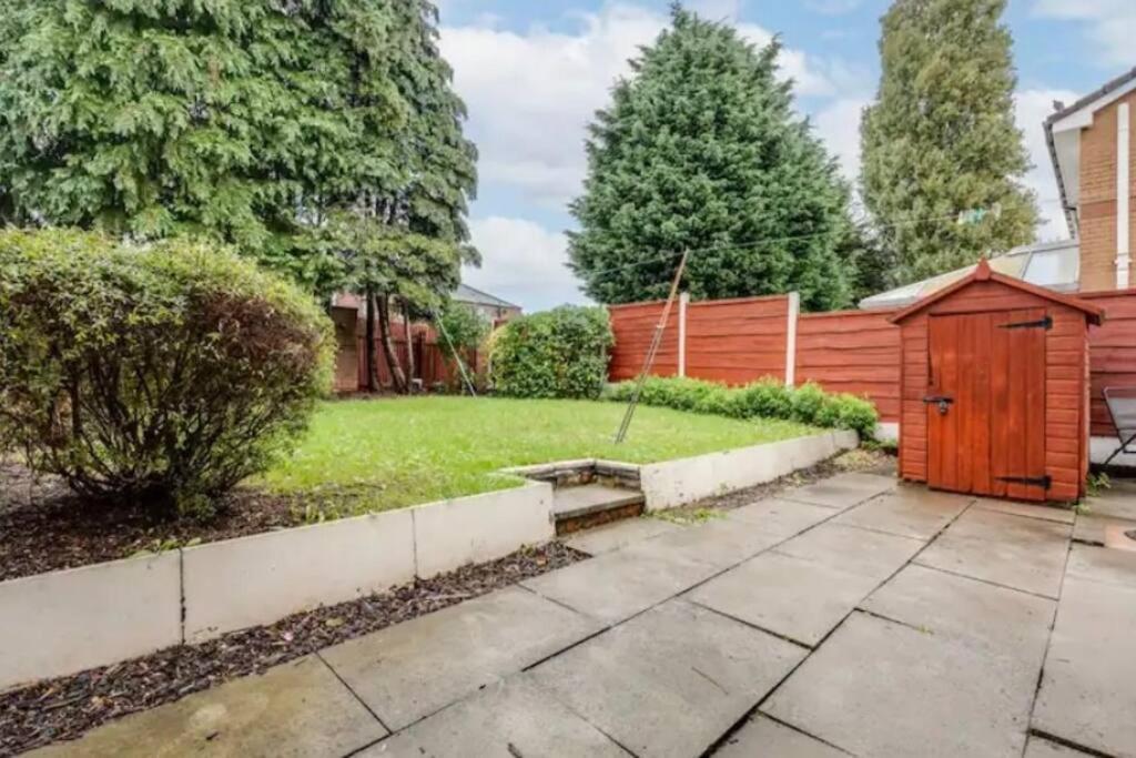 Newly Renovated House Near Trafford Centre Villa Манчестър Екстериор снимка