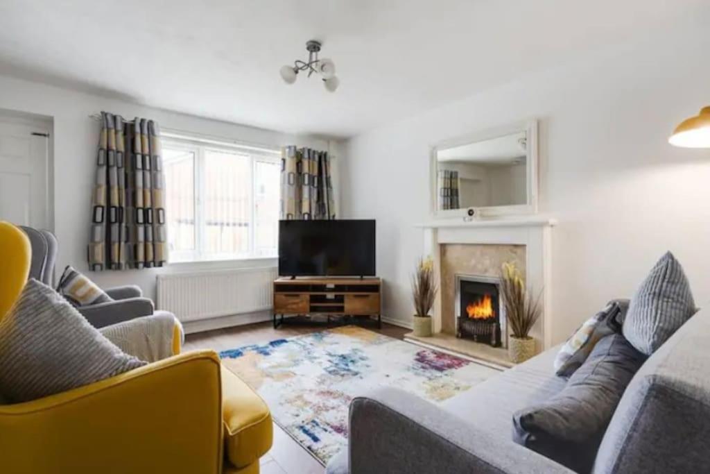 Newly Renovated House Near Trafford Centre Villa Манчестър Екстериор снимка